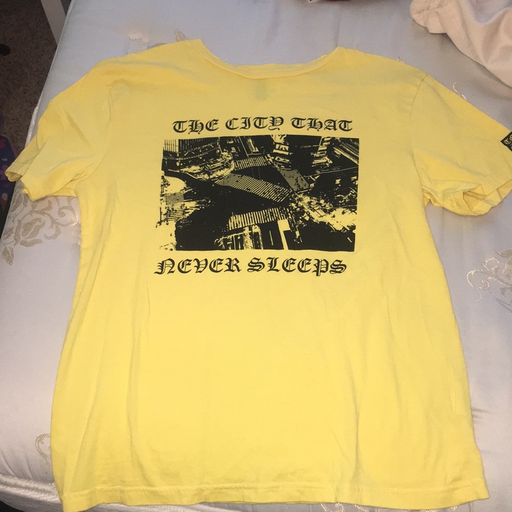 Cute yellow New York shirt